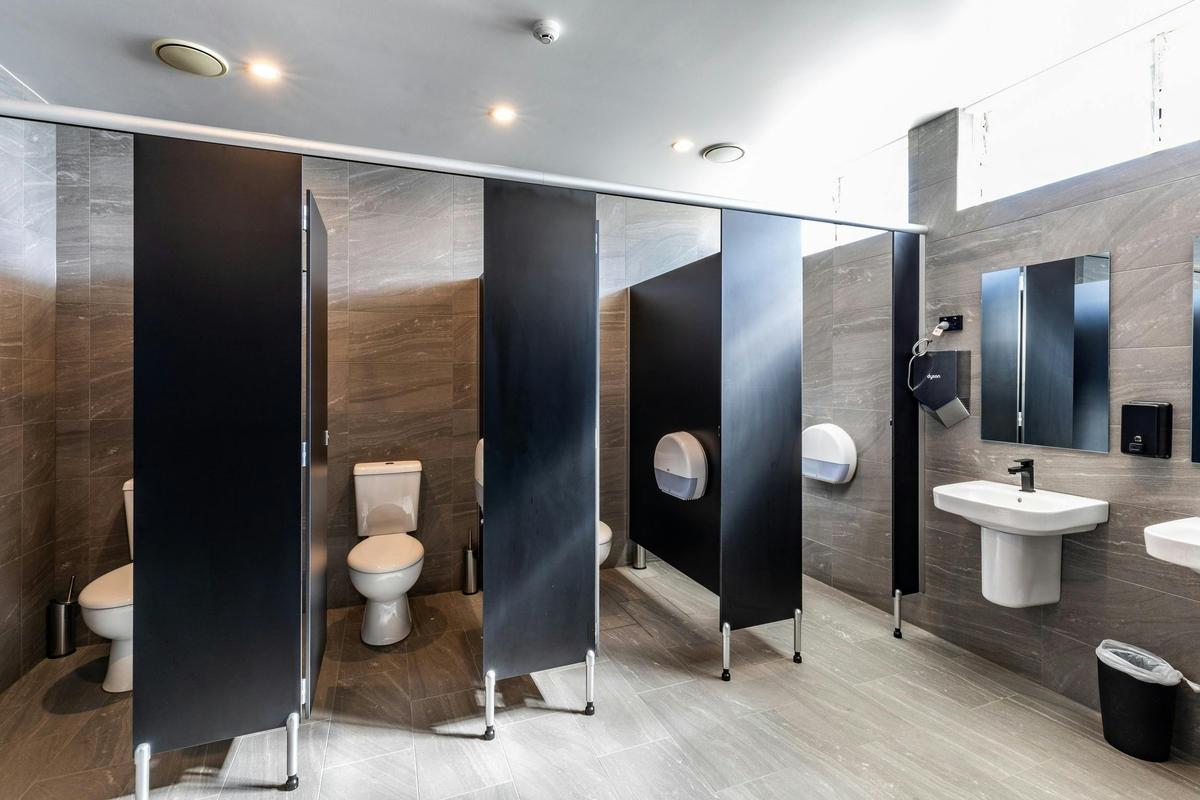 Economy Queen – Shared Facilities