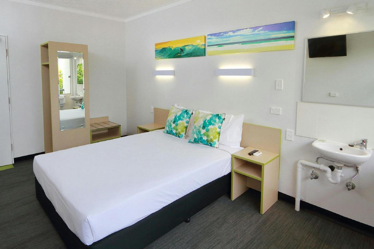 Economy Queen – Shared Facilities