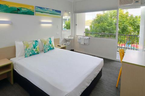 Economy Queen – Shared Facilities