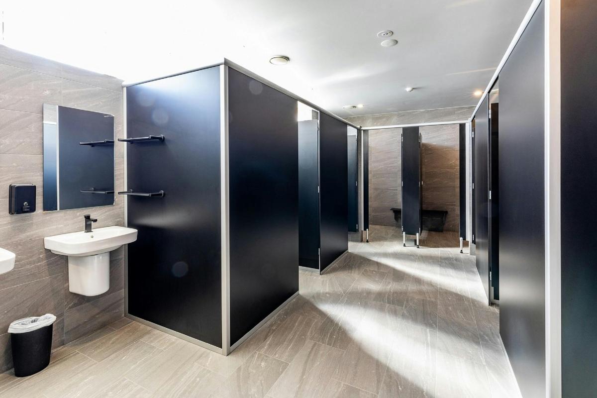 Economy Single – Shared Facilities