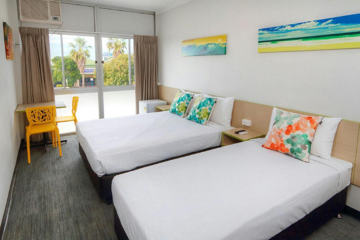 Economy Queen and Single – Shared Facilities