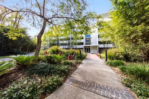 Oaks Brisbane Mews Suites