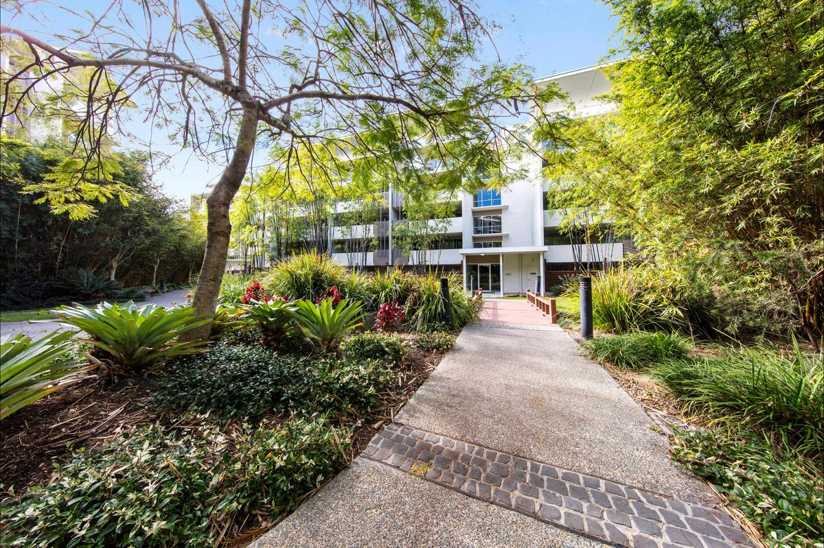 Oaks Brisbane Mews Suites