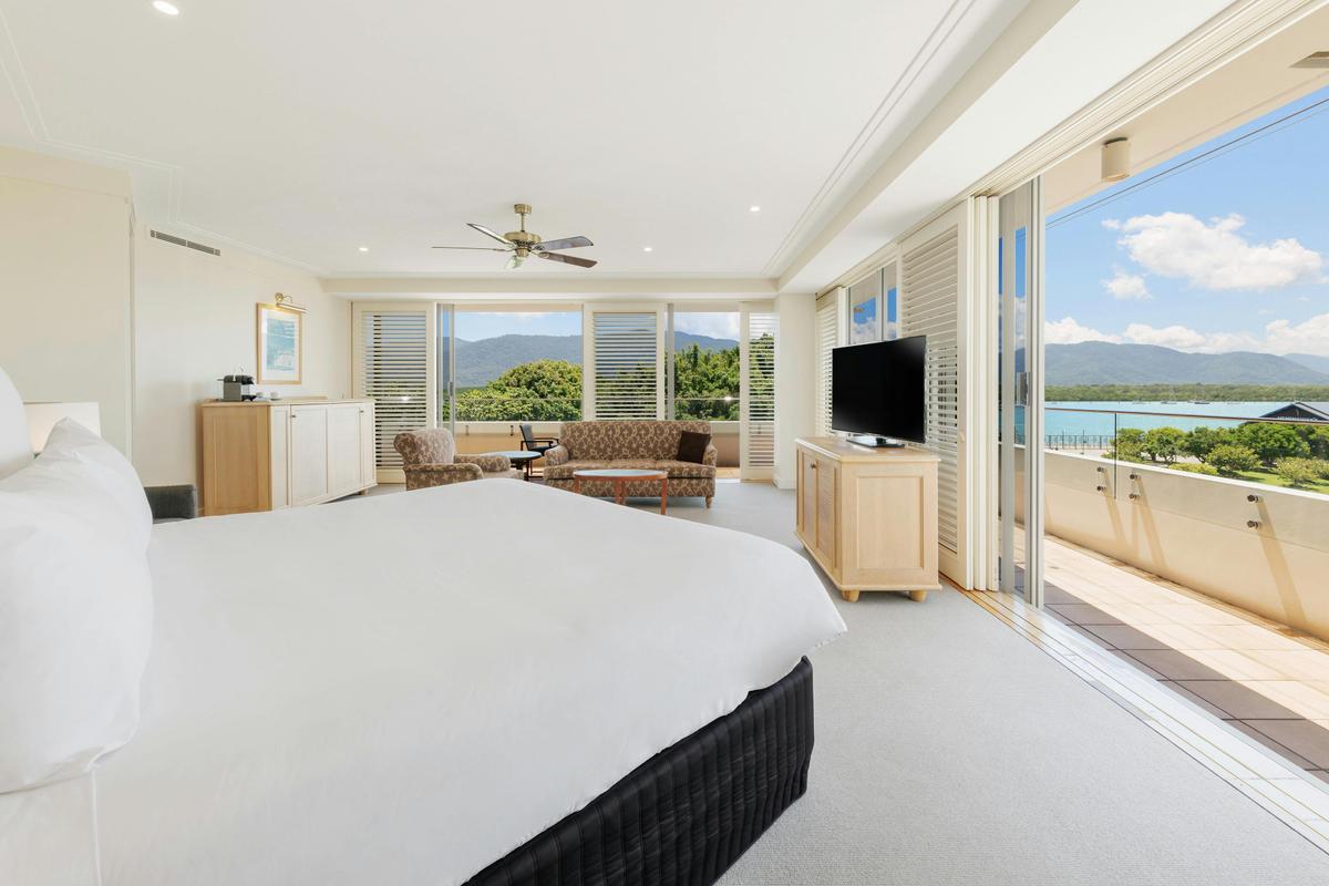 Premium Junior King Suite