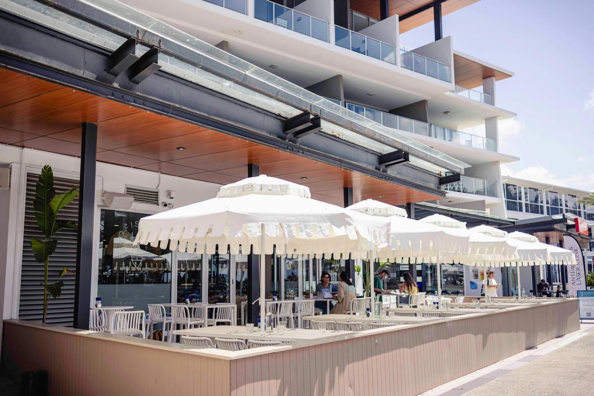 Outdoor alfresco dining