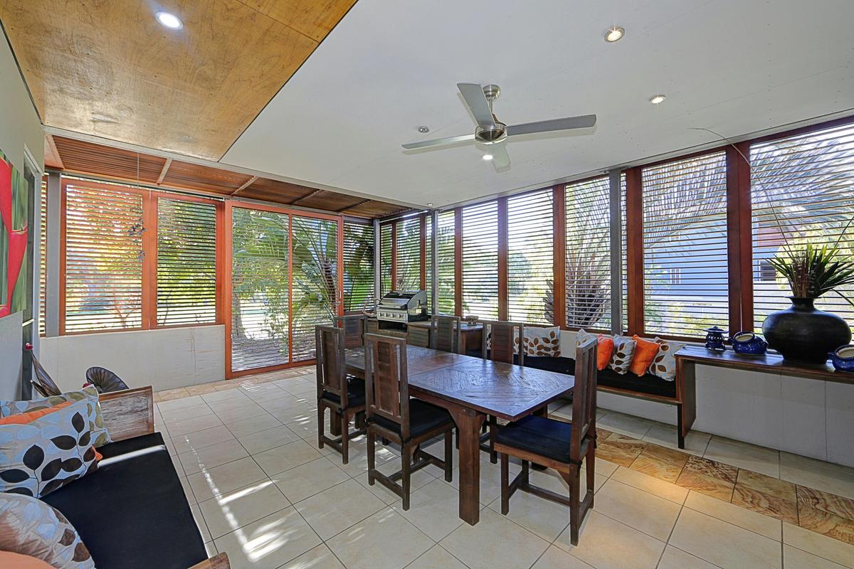 3 Bedroom Beach Home Apartment