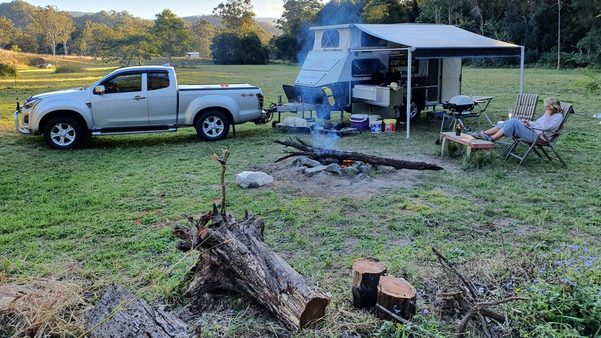 Spacious campsites. Maintained open space next to beautiful rainforest and running water.