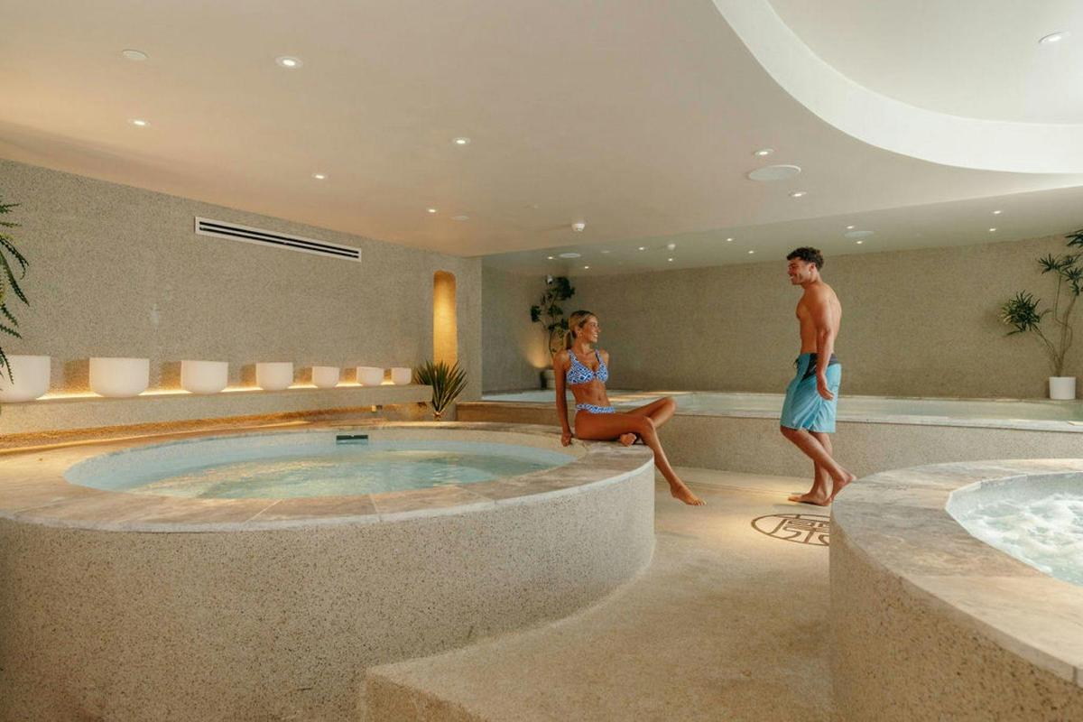 Lan Bathhouse Paradise Centre