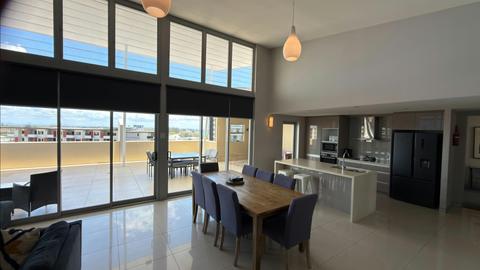 4-Bedroom Ocean & City View Apartment – Top Floor
