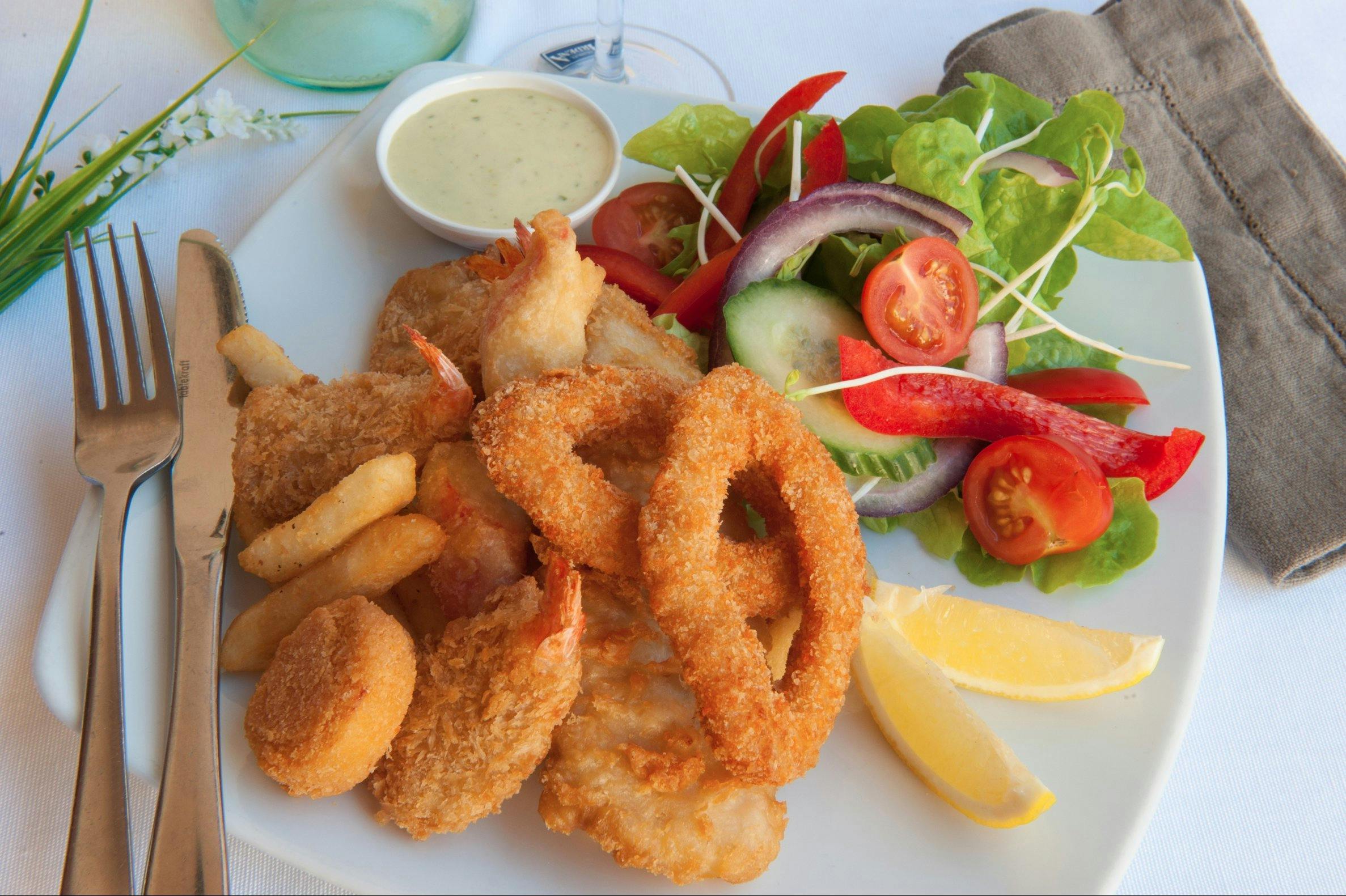 Cafe Borellas open from 7.30am everyday for breakfast, lunch and afternoon tea.