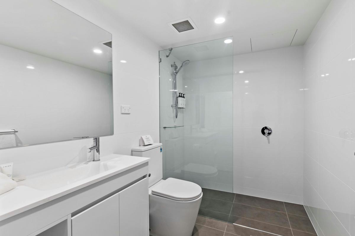 1 & 2 Bedroom Apartment Bathroom