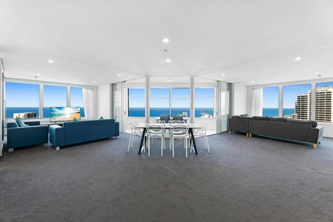 Level 19 Oceanfront Gem – Spacious Living & Endless Views - Q1 Surfers Paradise