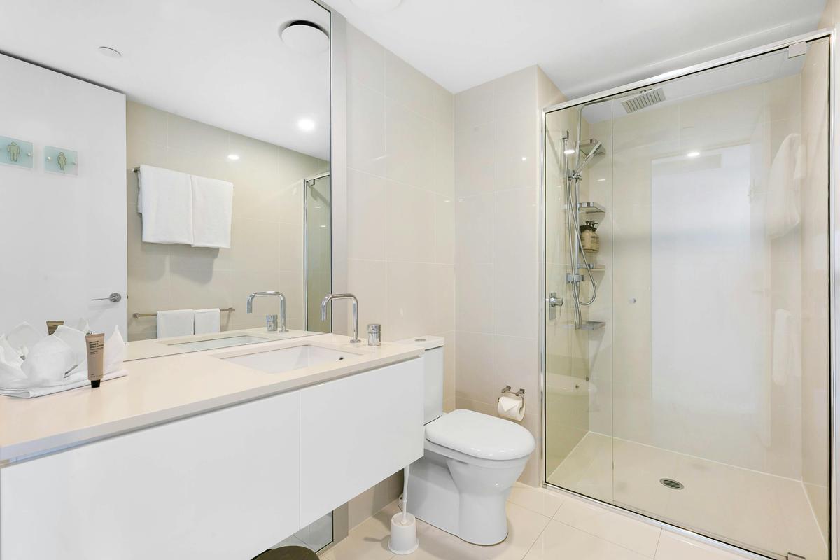 Level 19 Oceanfront Gem – Spacious Living & Endless Views - Q1 Surfers Paradise