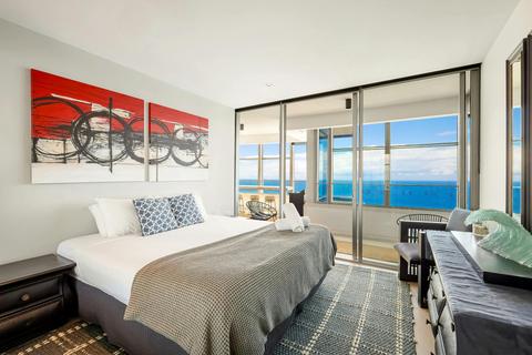 Level 49 Urban Chic 4-bedroom SkyHome – Q1 Surfers Paradise