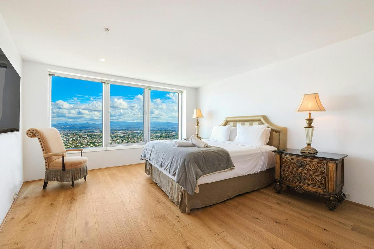 Family-Sized 4-bedroom Sub-Penthouse Level 62 with City and Ocean Views– Q1 Surfers Paradise