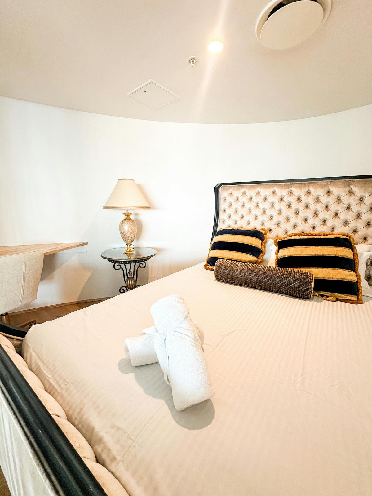 Family-Sized 4-bedroom Sub-Penthouse Level 62 with City and Ocean Views– Q1 Surfers Paradise