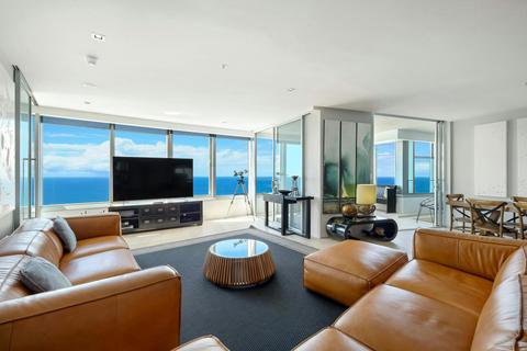 Level 49 Urban Chic 4-bedroom SkyHome – Q1 Surfers Paradise