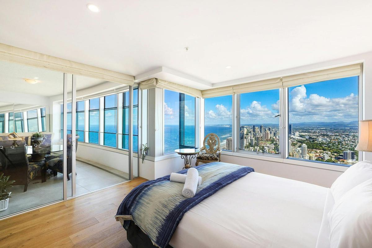Family-Sized 4-bedroom Sub-Penthouse Level 62 with City and Ocean Views– Q1 Surfers Paradise