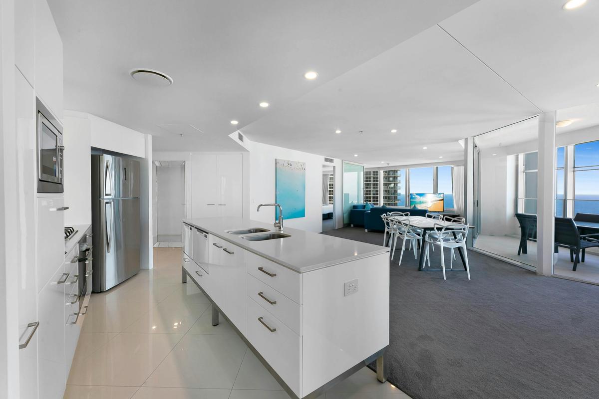 Level 19 Oceanfront Gem – Spacious Living & Endless Views - Q1 Surfers Paradise