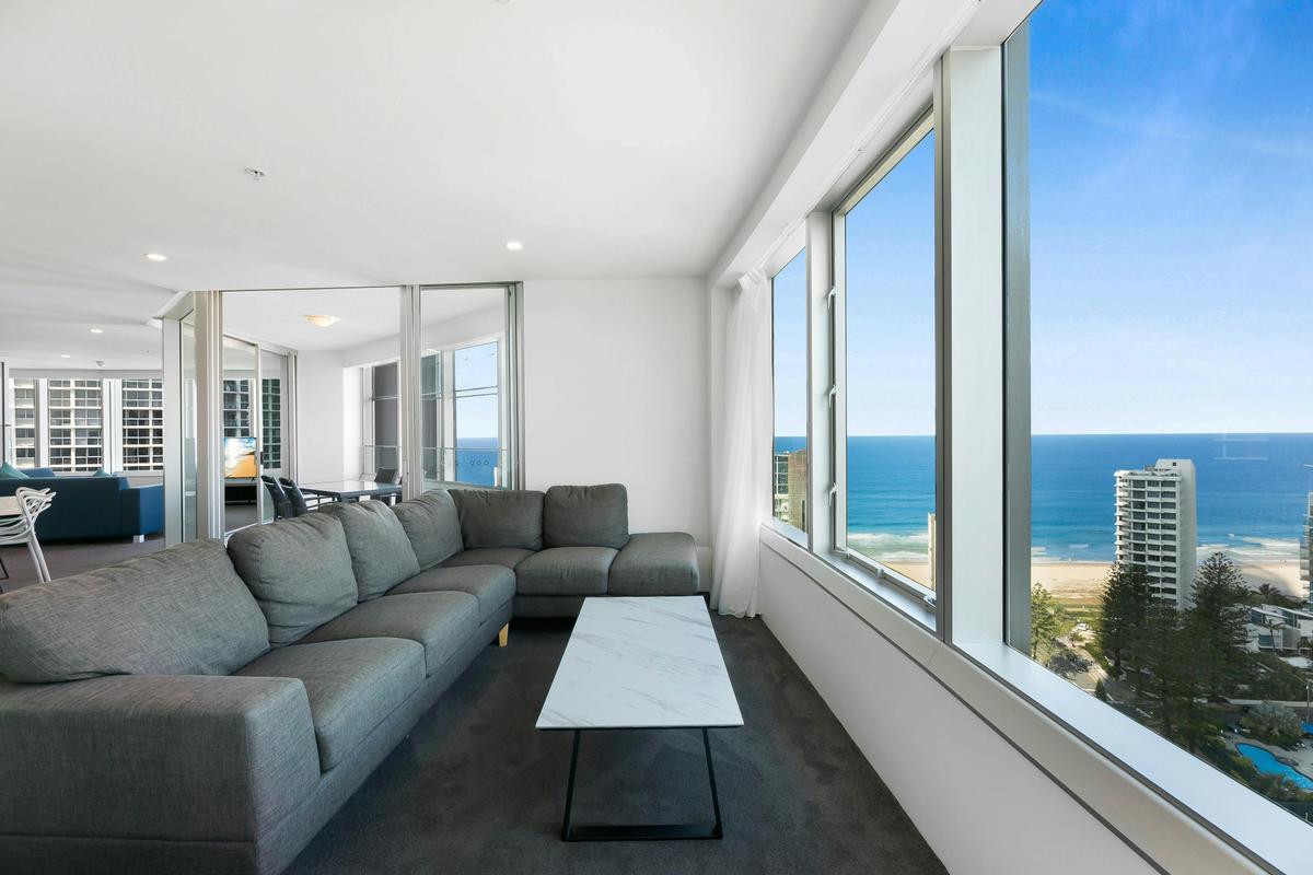 Level 19 Oceanfront Gem – Spacious Living & Endless Views - Q1 Surfers Paradise
