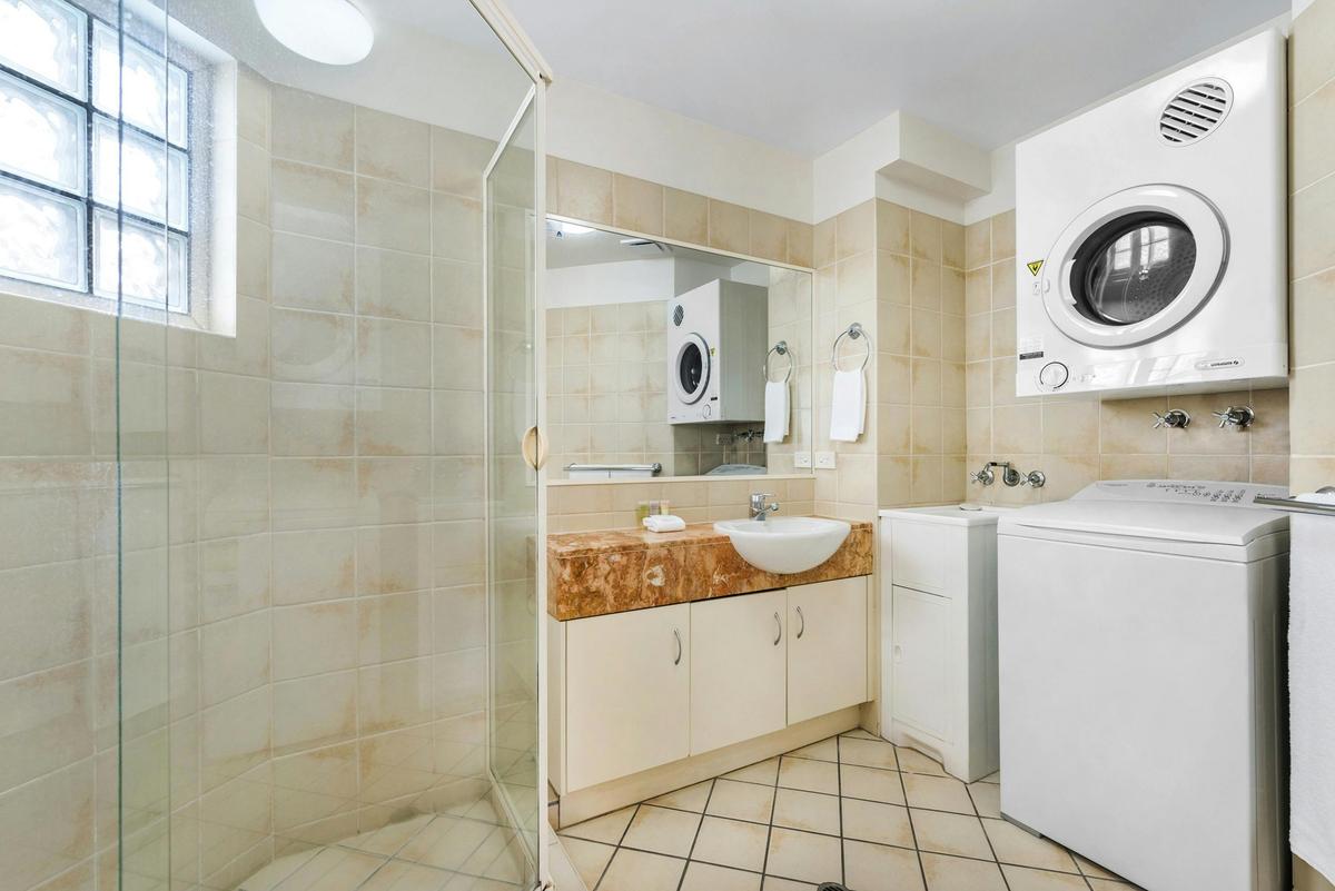 1 & 2 Bedroom Apartments
