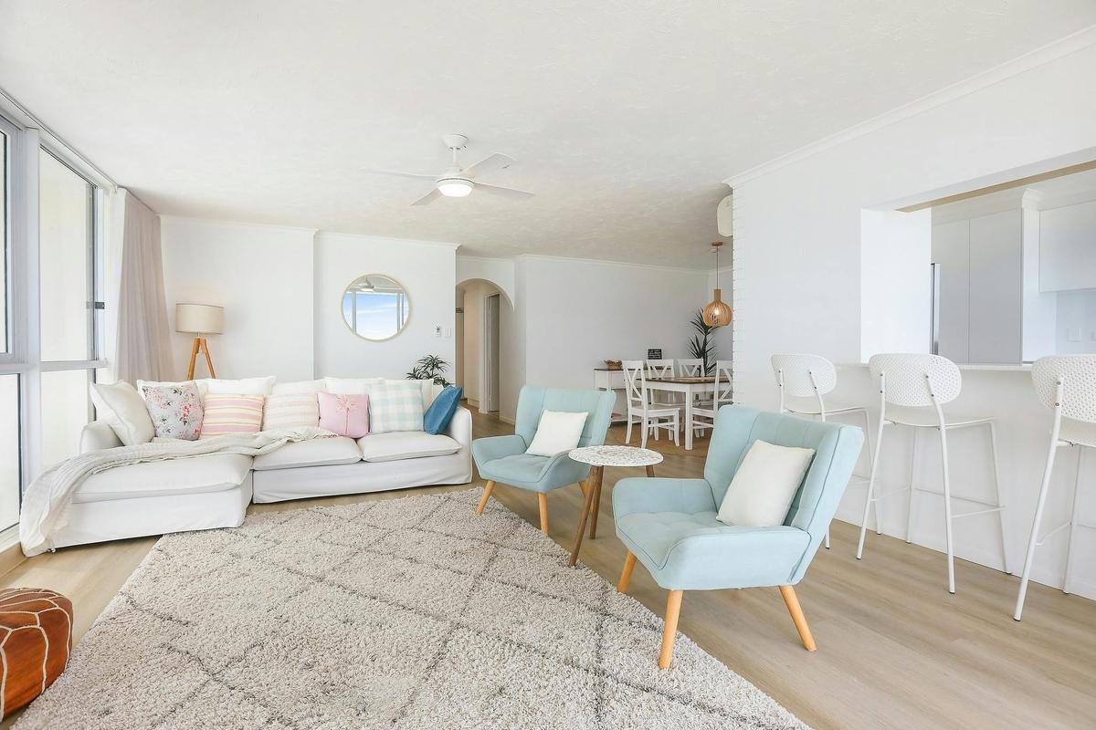 Open plan living - lounge room, dining room - Gold Coast Holidays