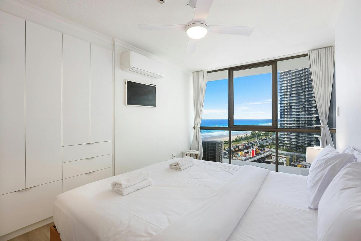 Main bedroom with queen bed and ensuite - floor to ceiling windows - Gold Coast Holidays