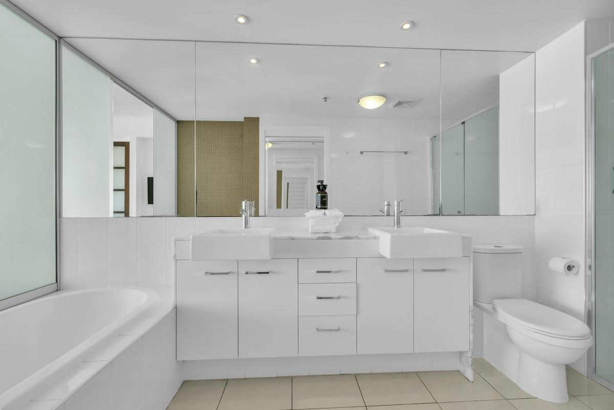 2 Bedroom Ocean View - Reflection on the Sea
