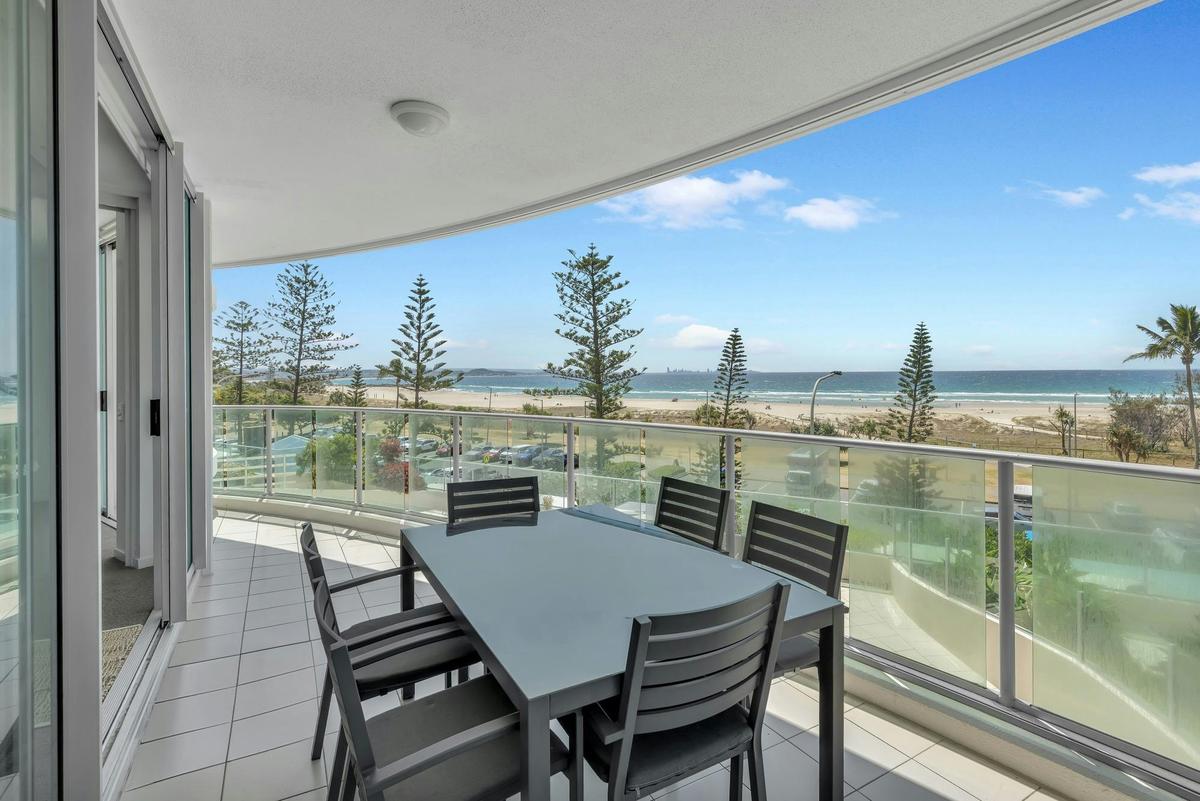 3 Bedroom Beach View - Reflection on the Sea