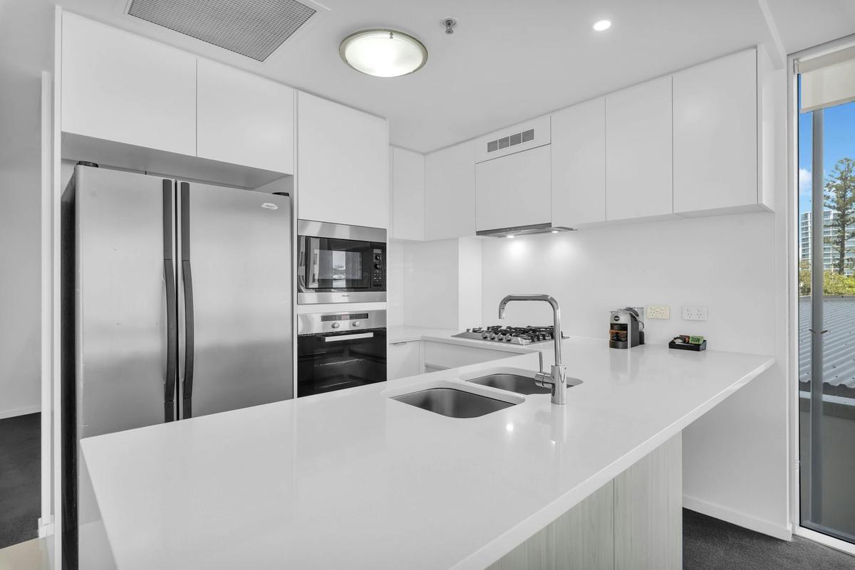 2 Bedroom Plus Beach View - Tower Two