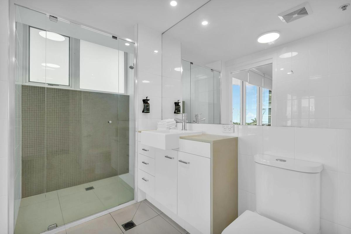 3 Bedroom Beach View - Reflection on the Sea