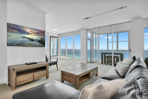 4 Bedroom Skyhome - Reflection on the Sea