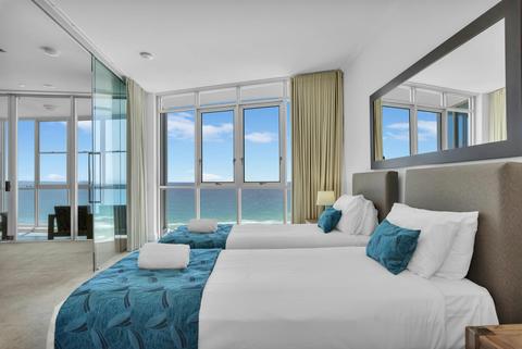 4 Bedroom Skyhome - Reflection on the Sea