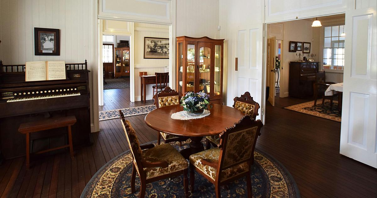 Ringsfield House - Parlor