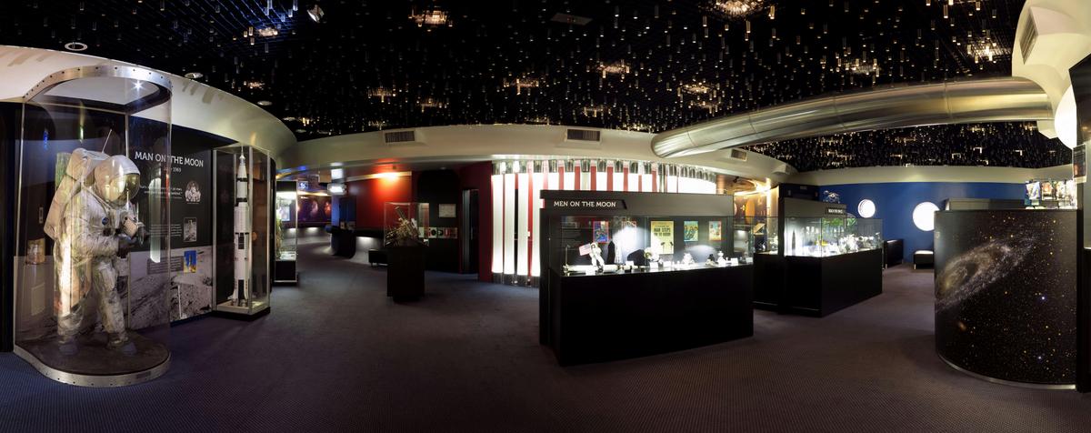 Planetarium foyer and gallery space