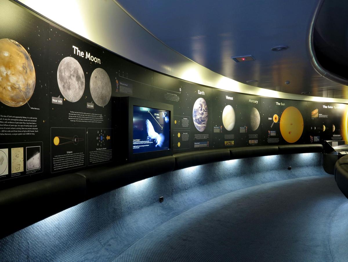 Planetarium gallery with Solar System displays