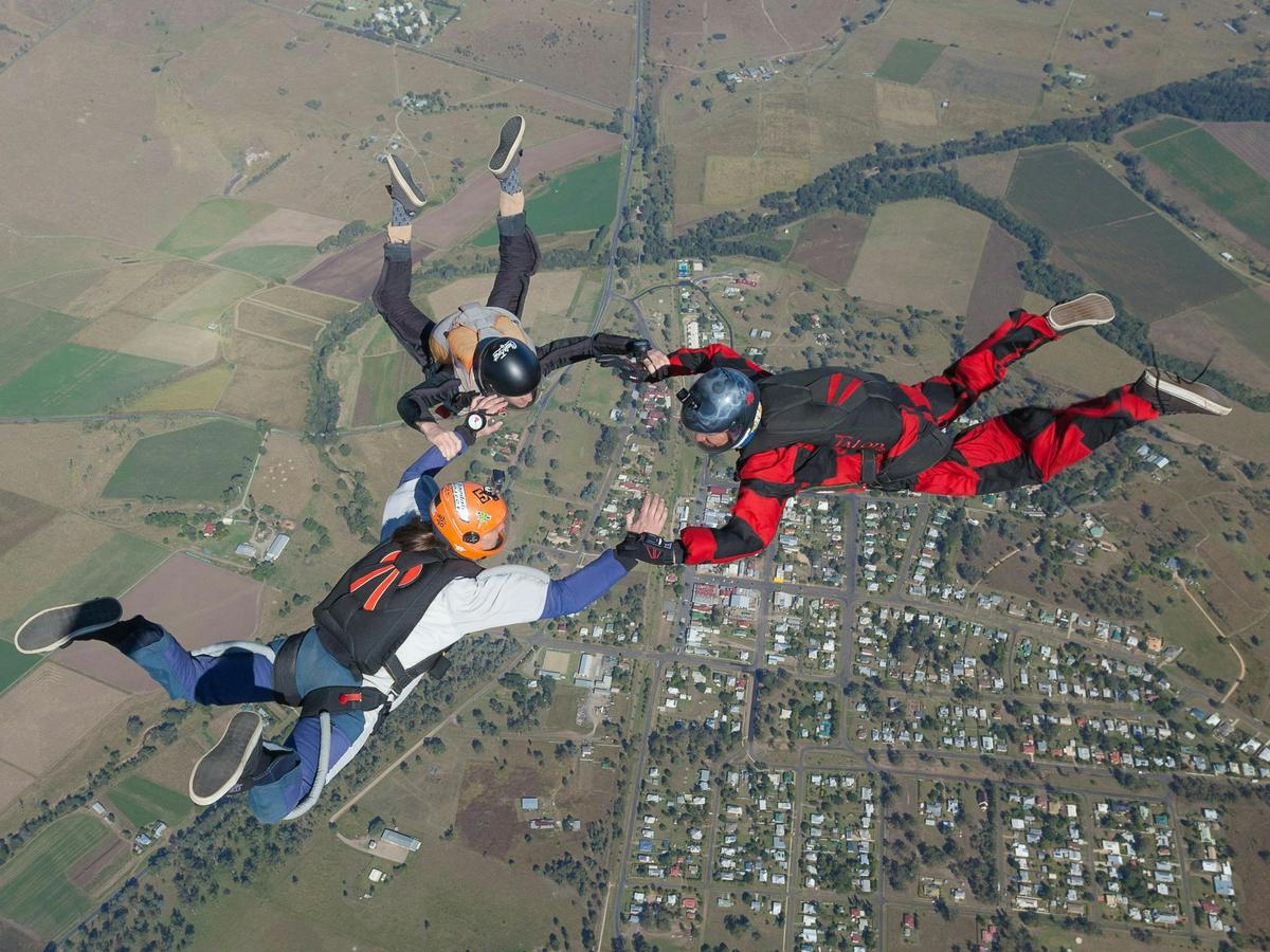 B-Rel Skydive - Star above Toogoolawah town with Jett and Dave Girvin and Ramblers Instructor Sara