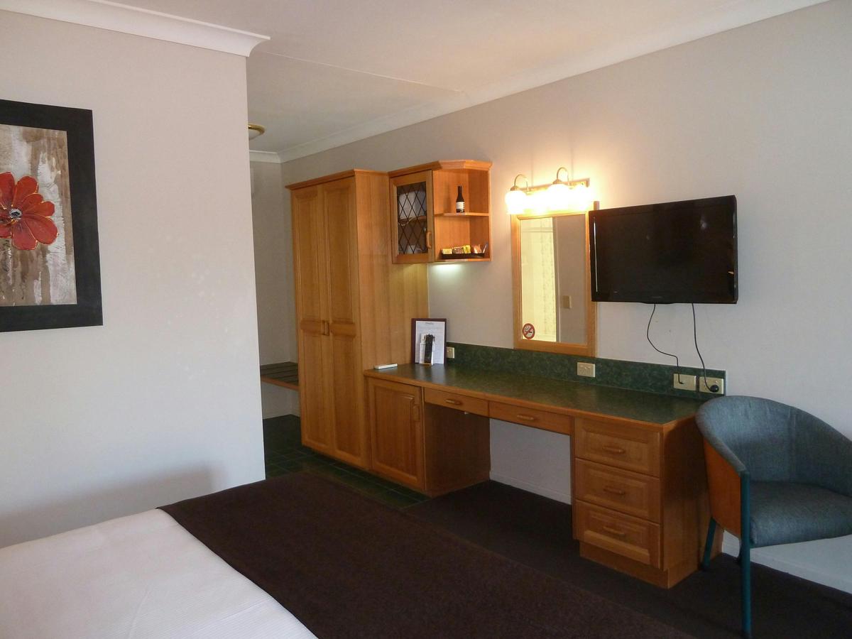 Queen Spa Room