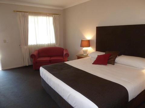 Queen Spa Room