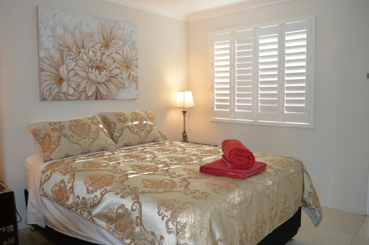1 Bedroom with Queen Bed