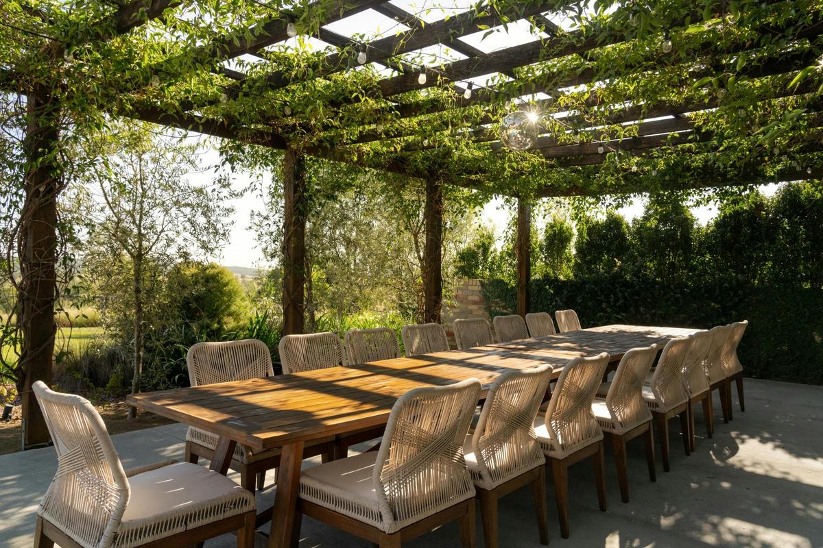 Skyline Farmhouse - Entertaining