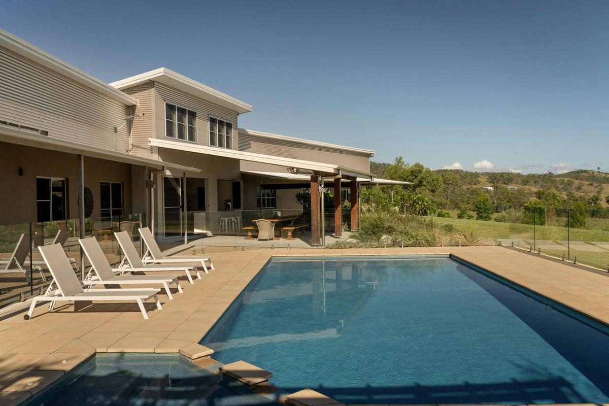 Skyline Farmhouse - Pool