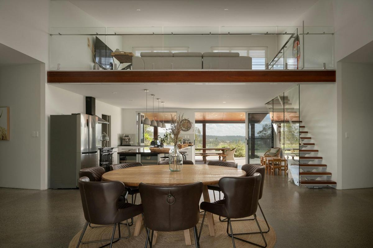 Skyline Farmhouse - Dining