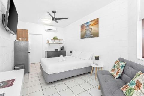 Budget Courtyard Studio