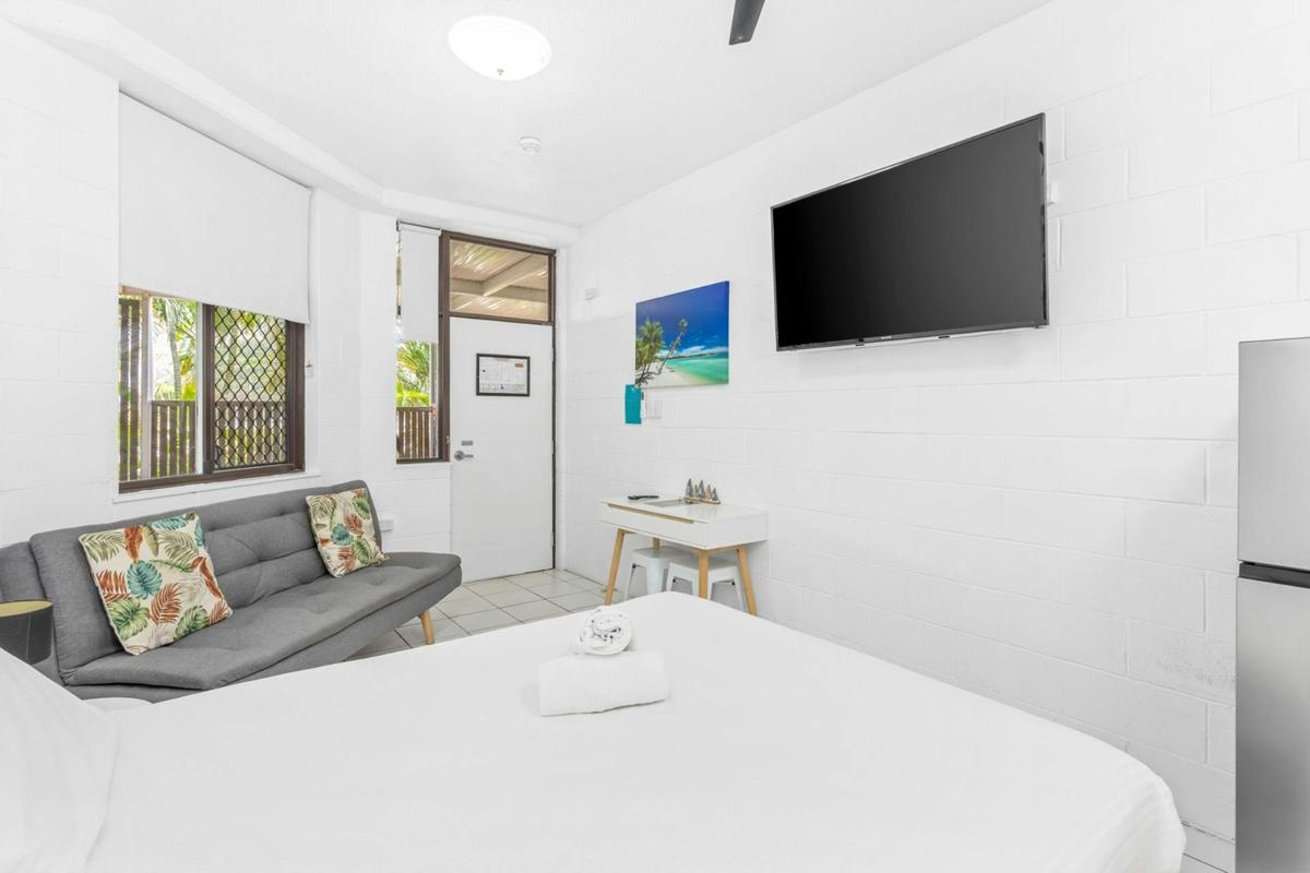Budget Courtyard Studio