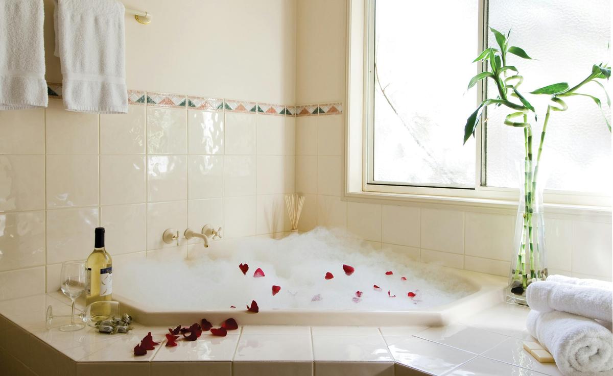 Corner Spa Suite