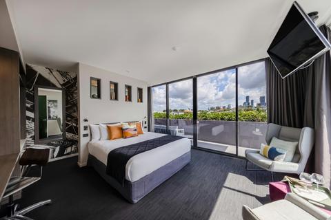 Deluxe King City View Room