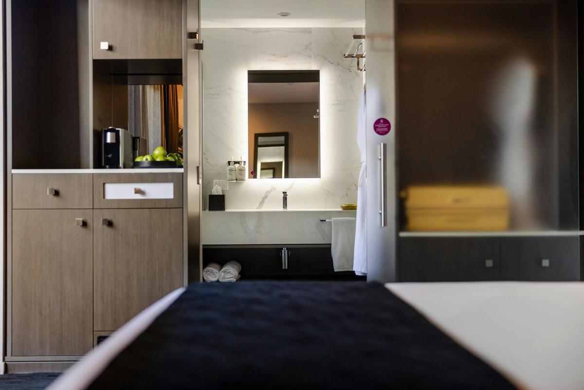 Superior Queen Balcony Room