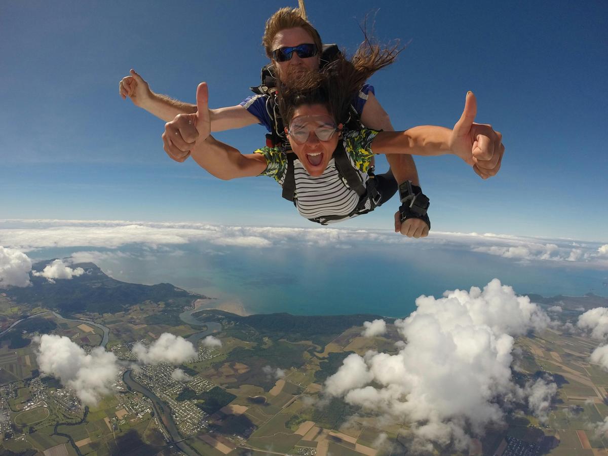 Cairns Tandem Skydive up to 14,000ft [Free Bus Transfers]