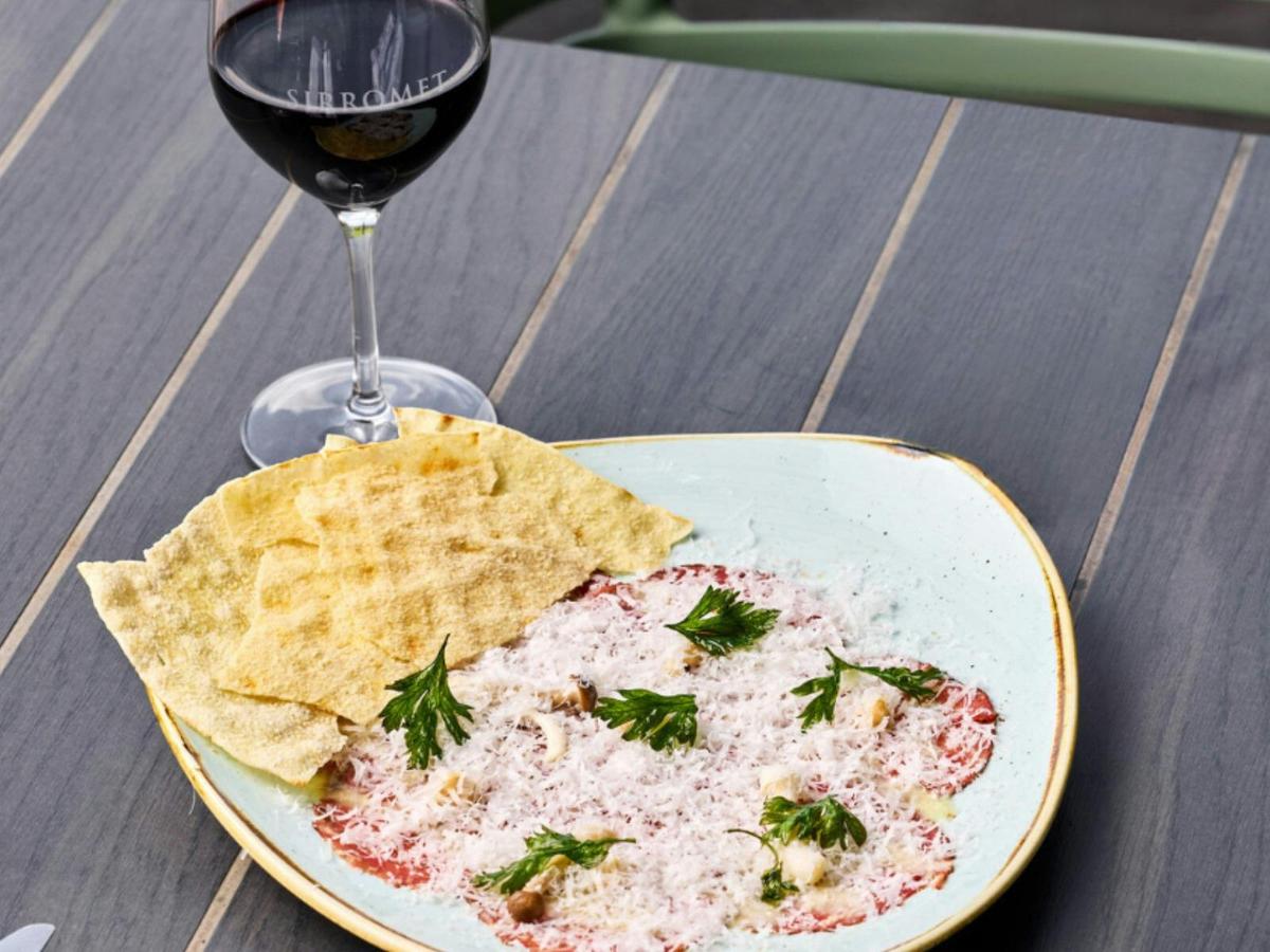 Winery Tour & Taste with 3-Course Lunch at Tuscan Terrace